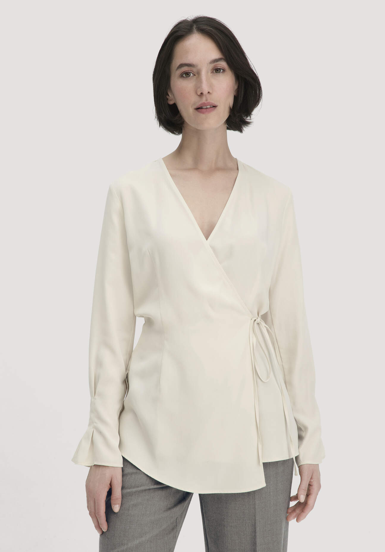 hessnatur Damen Wickelbluse Regular aus TENCEL™ Lyocell - beige - Größe 34